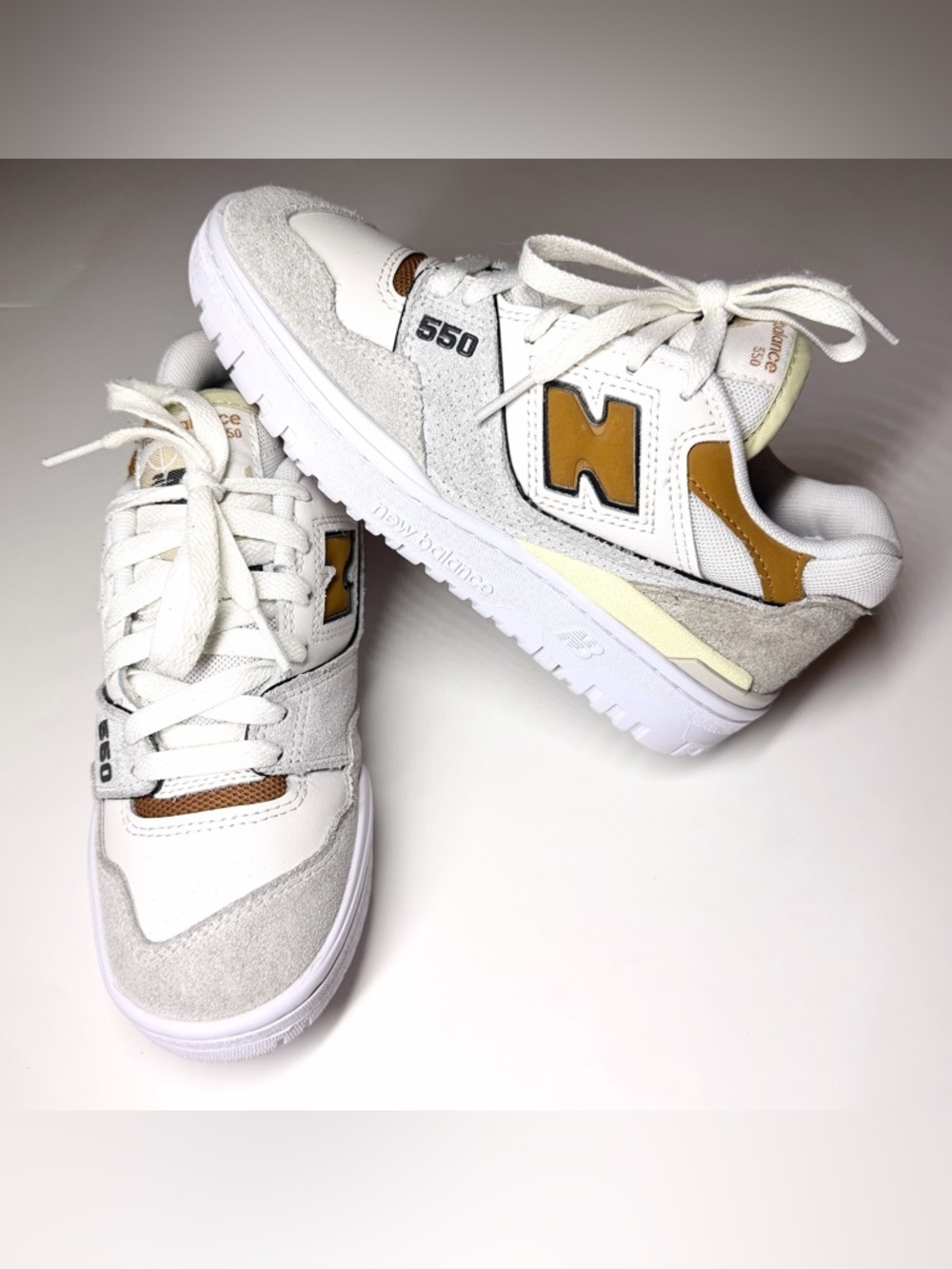 New Balance Women's 550 Casual Athletic Sneakers Size- 5